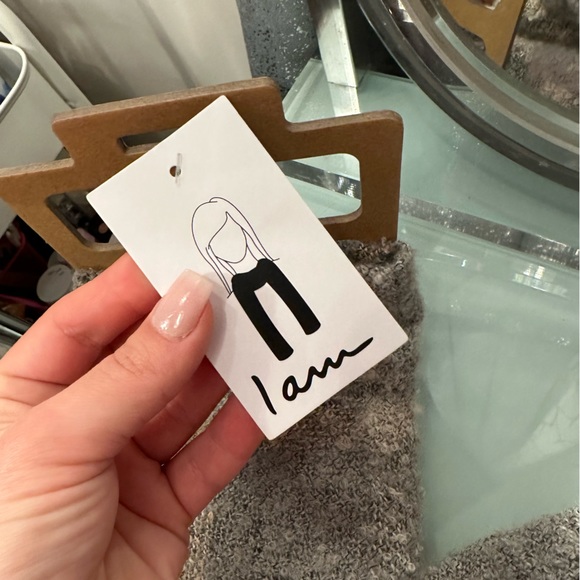 Pale pink and grey Valentine's Day hat and scarf set - Picture 5 of 7